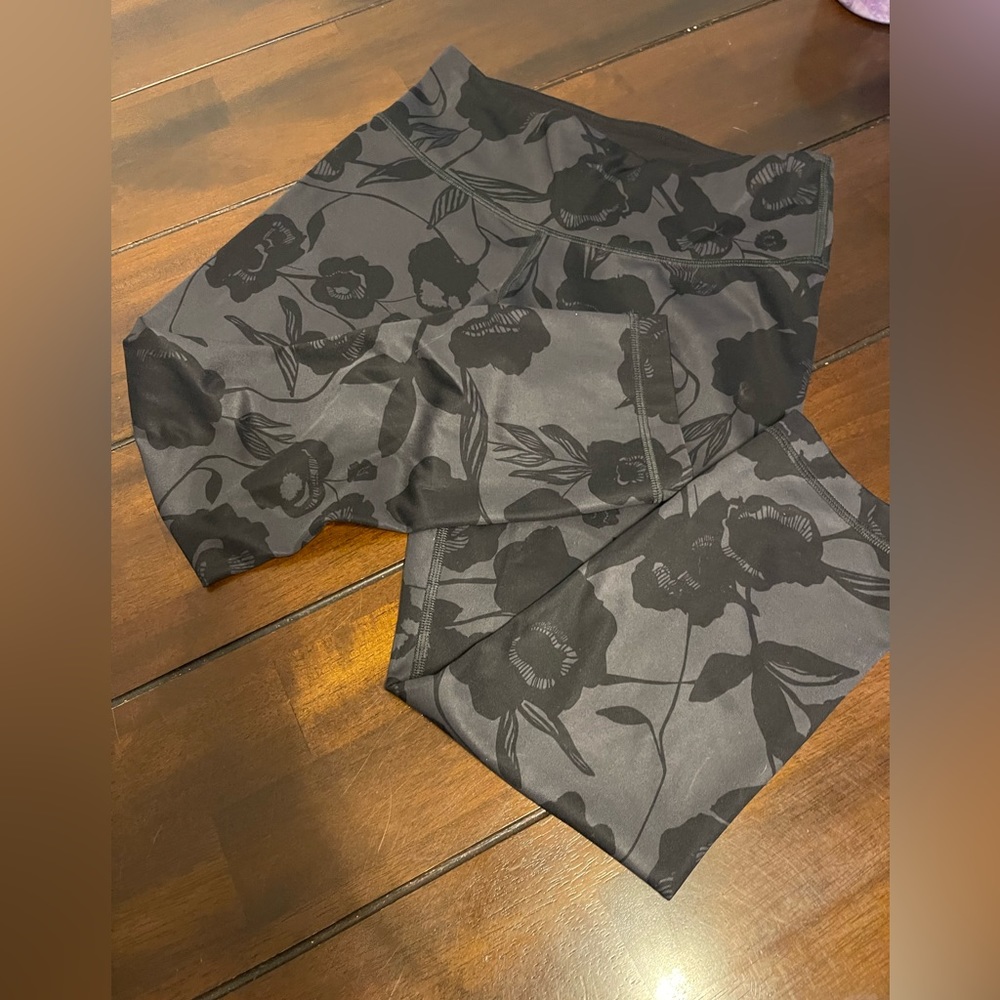 LULULEMON Women’s Crop Leggings